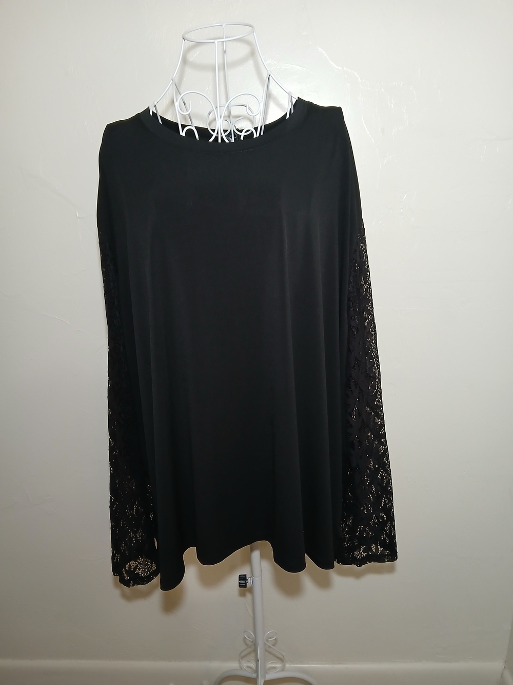 Glitzy Lifestyle Black Long Sleeve Top with Lace Sleeves 4XL NWT